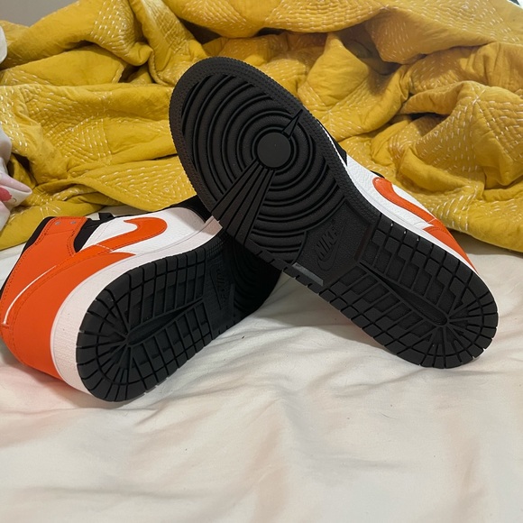 Jordan 1 Mid “Shattered Backboard” GS 6.5Y - Picture 6 of 10